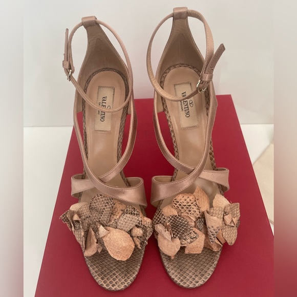 Valentino Garavani satin strappy high heels - Picture 7 of 9